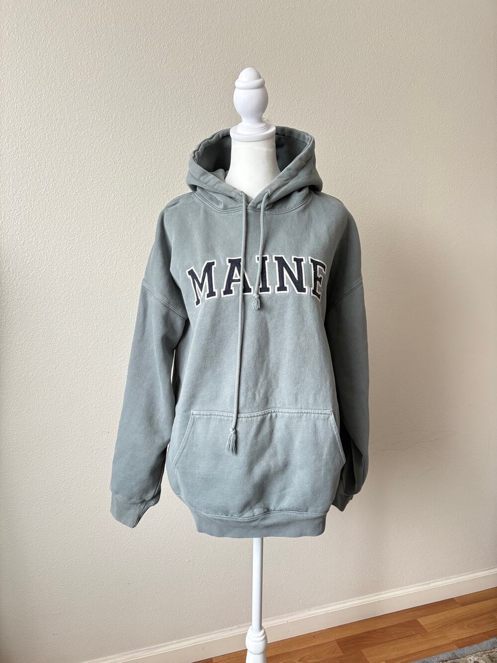 Brandy Melville Maine Hoodie Gray Oversized Graphic Sweatshirt MDA110-Z380